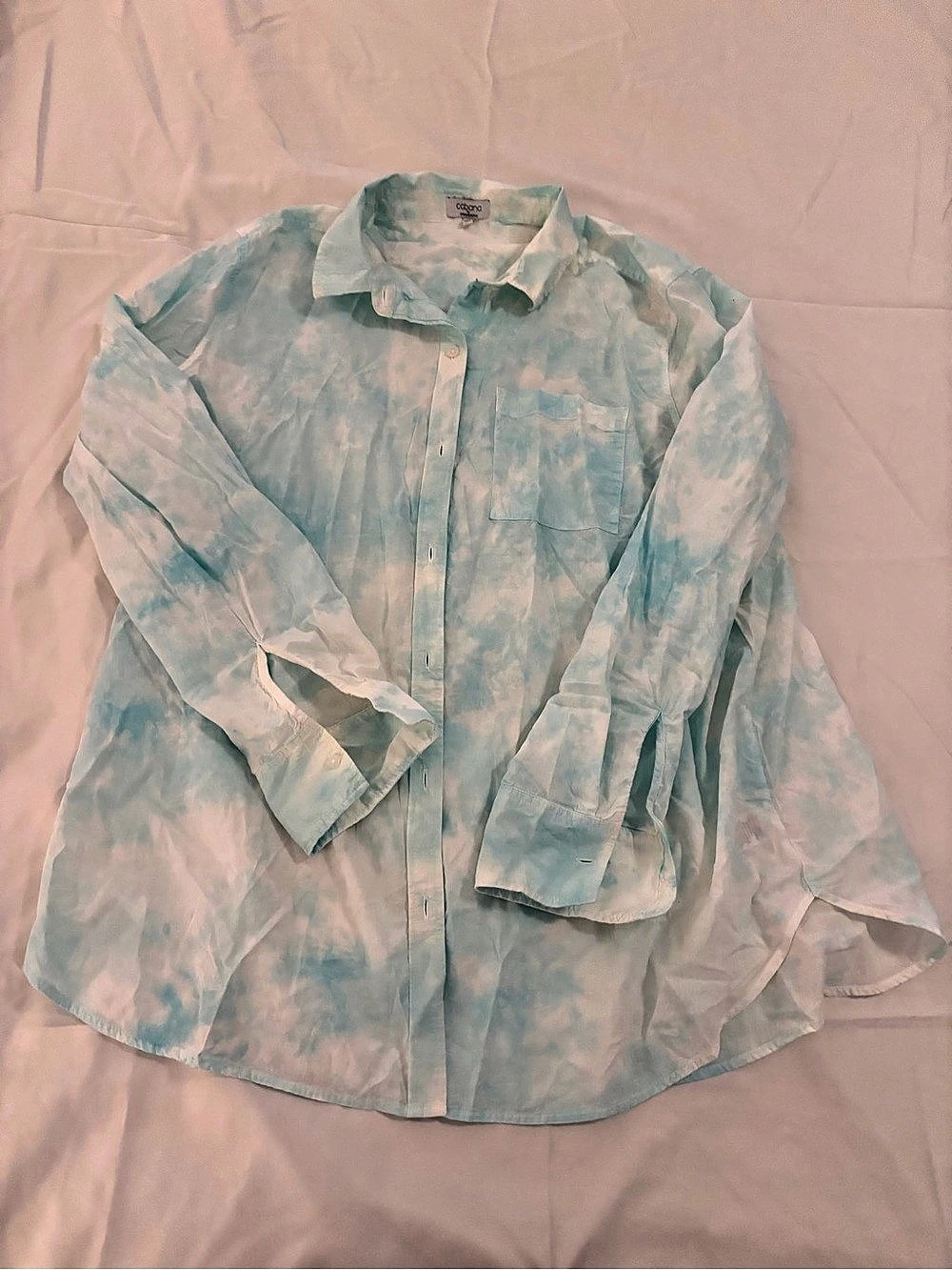 Cabana by Crown & Ivy Tie-Dye Button Down Shirt in Blue & White Size Medium